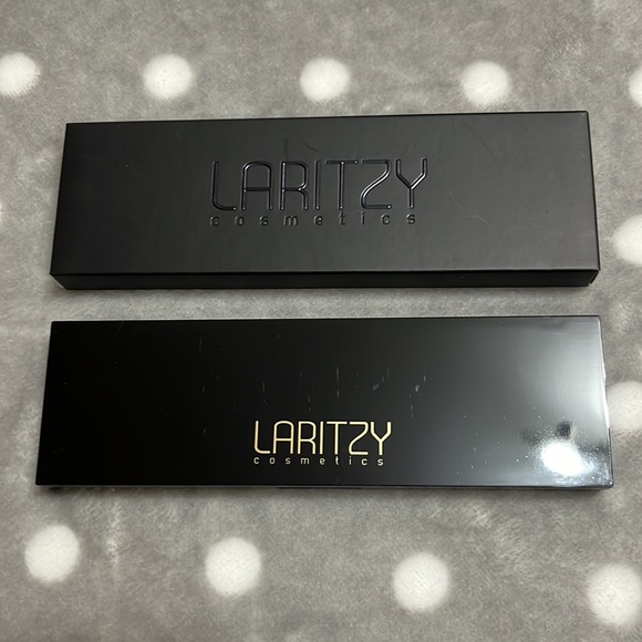 Laritzy Cosmetics Artistry palette (Royal) - Picture 8 of 9
